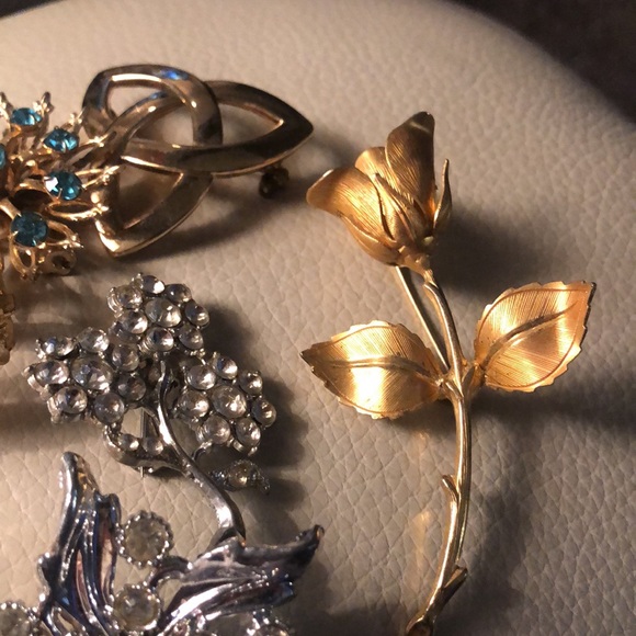 Vintage! Brooches gold & silver tone all different! All in good condition. - Picture 5 of 7
